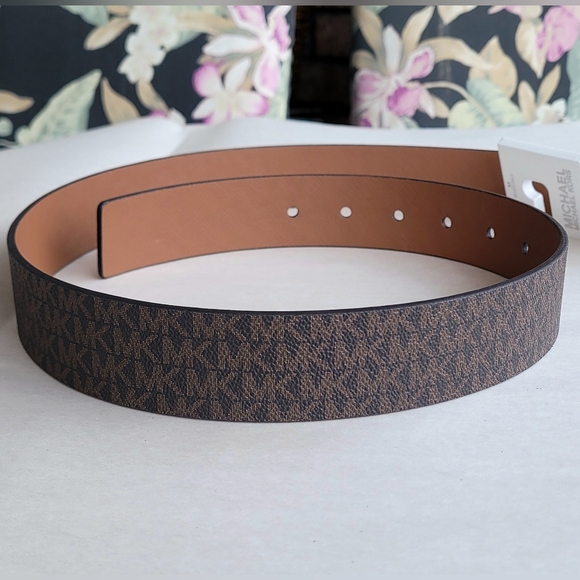 🆕️Michael Kors Twist Reversable Belt Monogram Logo Gold Buckle MED - Picture 3 of 11